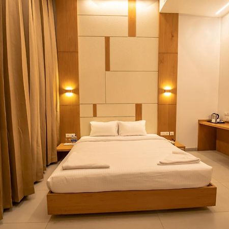 Hotel Rathna Residency - Near Us Consulate Chennai Esterno foto