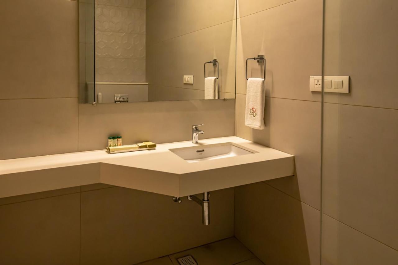 Hotel Rathna Residency - Near Us Consulate Chennai Esterno foto